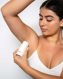 Model applying Evolvetogether Havana Natural Deodorant – clean and sustainable deodorant with cardamom, cedarwood, and vetiver