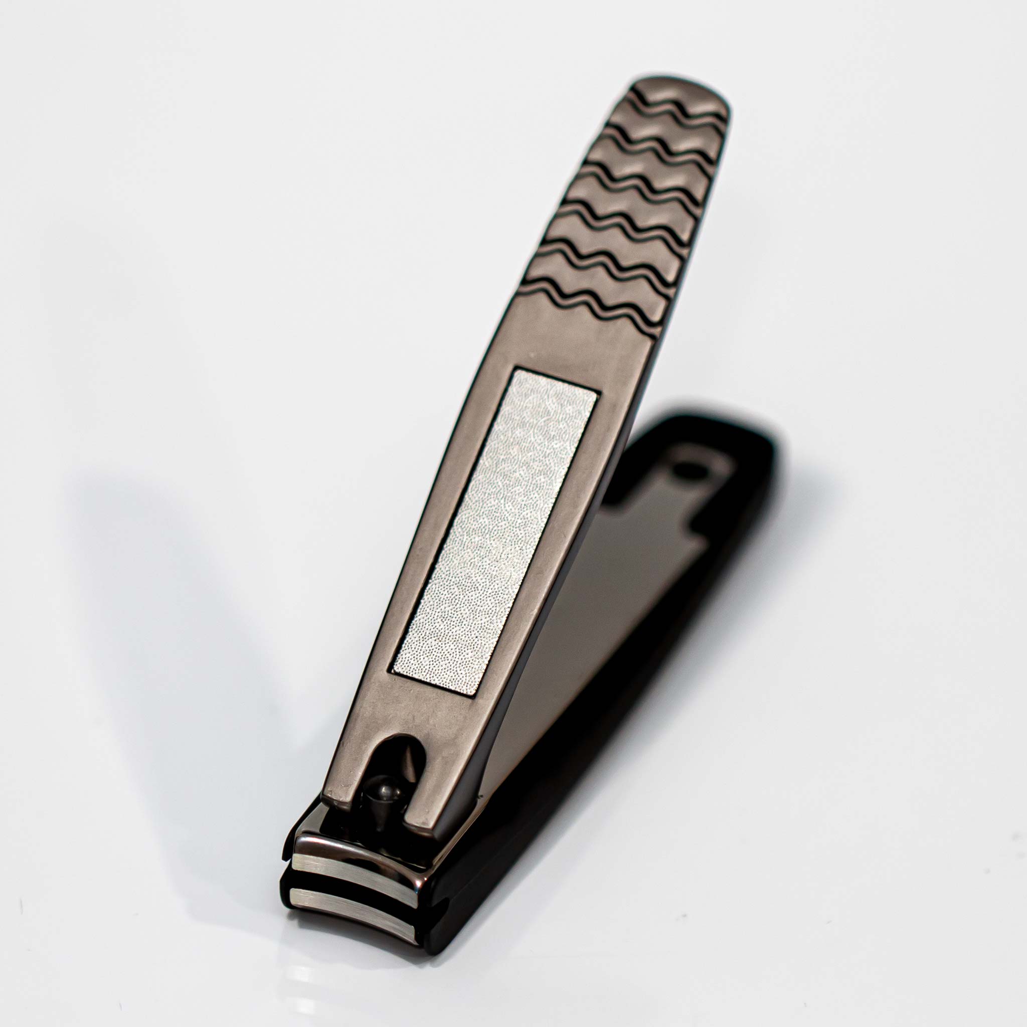 https://www.thekingsofstyling.com/cdn/shop/products/The-Kings-of-Styling-Black-Stainless-Steel-Nail-Clippers-4.jpg?v=1674762512